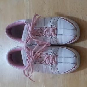 K-Swiss Low Top Sneakers